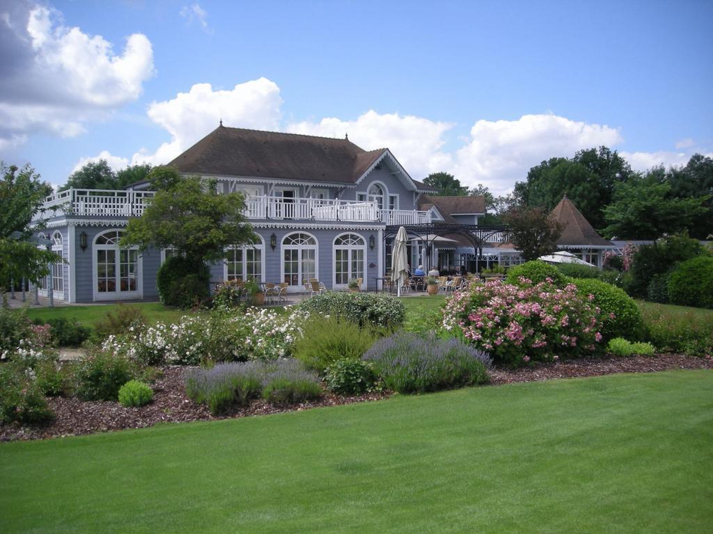 Etiolles Country Club Hotel Eksteriør billede